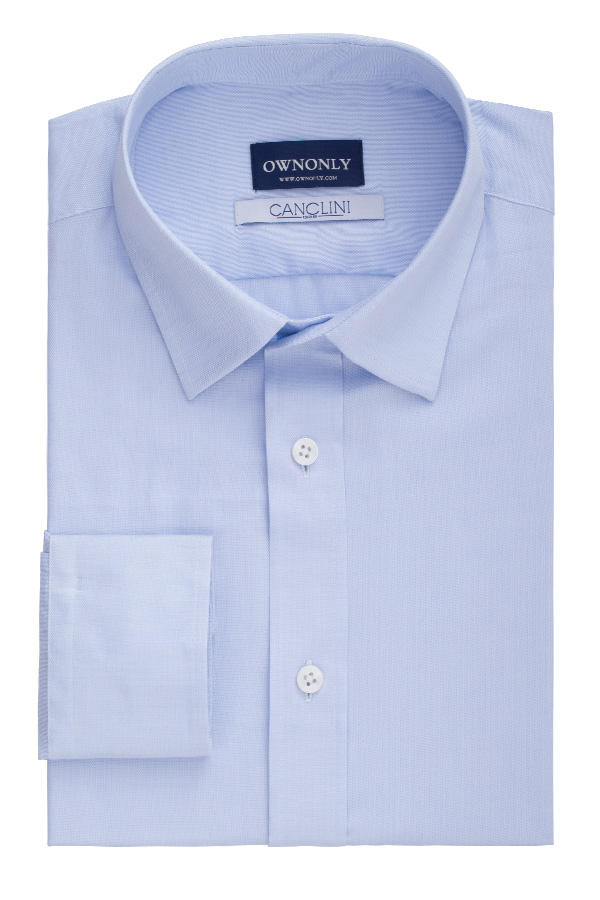 浅蓝色商务衬衫