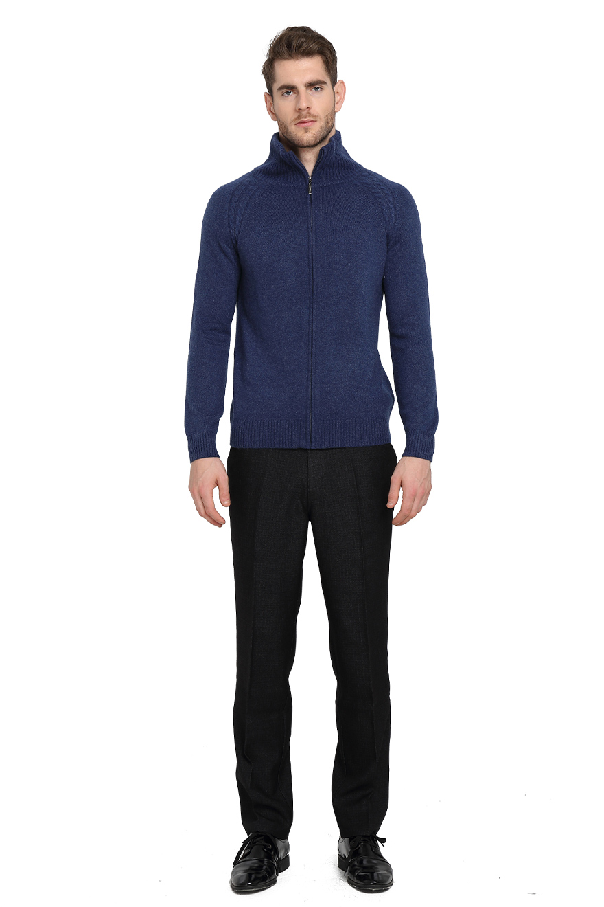 蓝色高领羊绒开衫